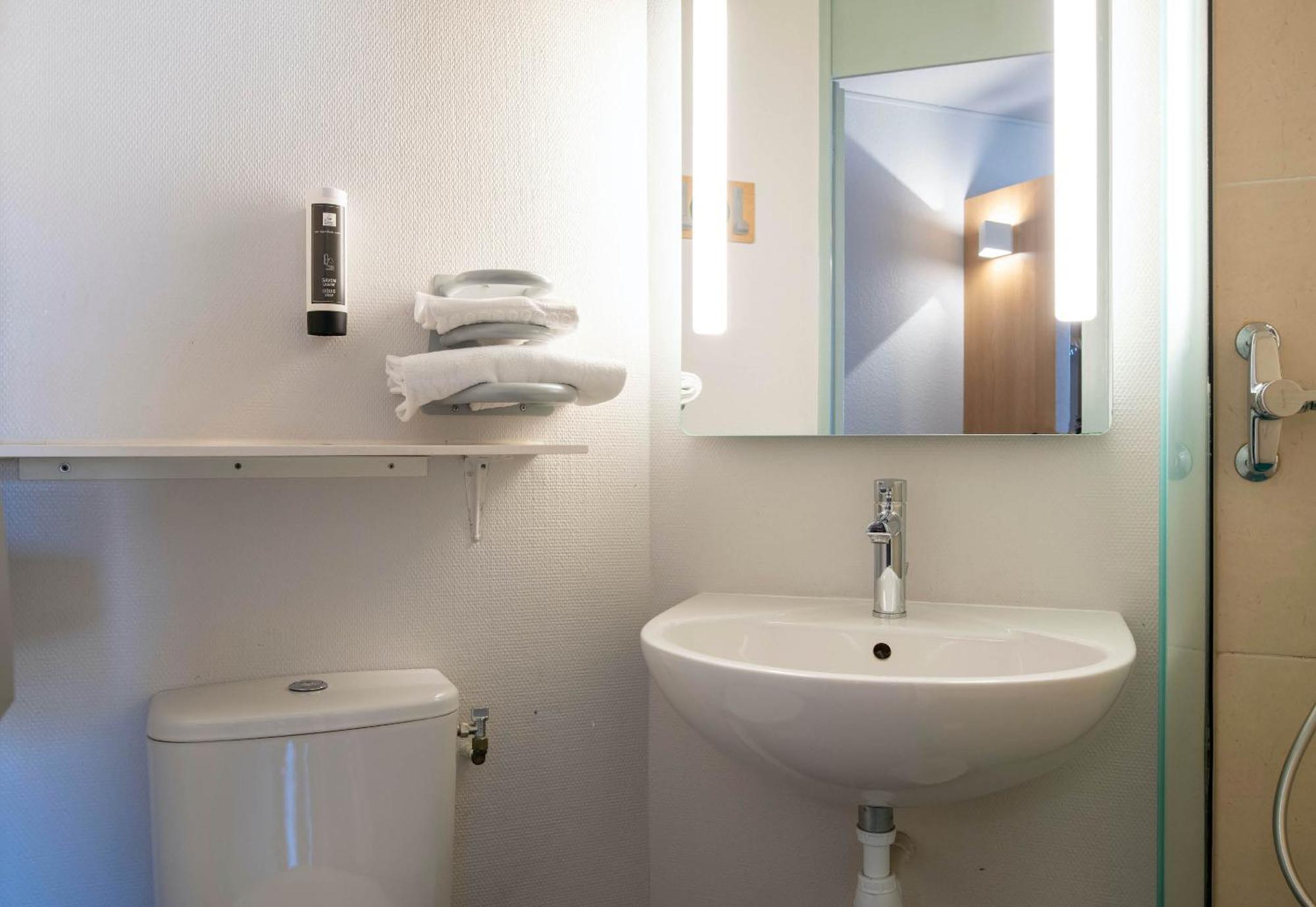 B&B Hôtel Avignon  Le Pontet  Buitenkant foto