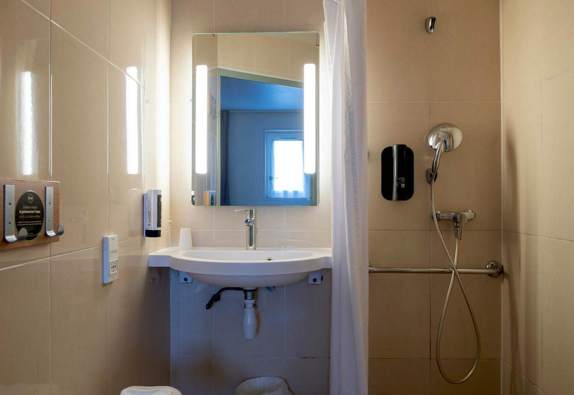 B&B Hôtel Avignon  Le Pontet  Buitenkant foto